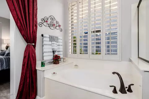 Bath - 7952 E Teton Cir, Mesa, AZ 85207 photo 3 of 4