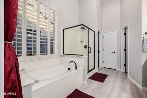 Bath - 7952 E Teton Cir, Mesa, AZ 85207 photo 2 of 4