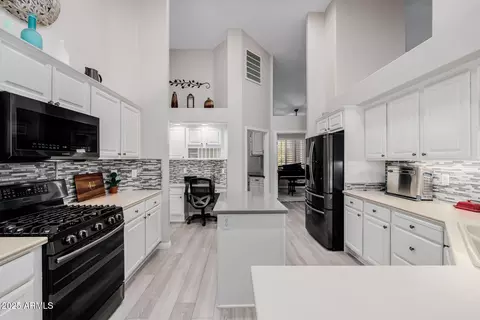 Kitchen - 7952 E Teton Cir, Mesa, AZ 85207 photo 3 of 5
