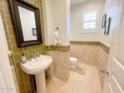 Bath - 3912 E Williams Dr, Phoenix, AZ 85050 photo 1 of 5