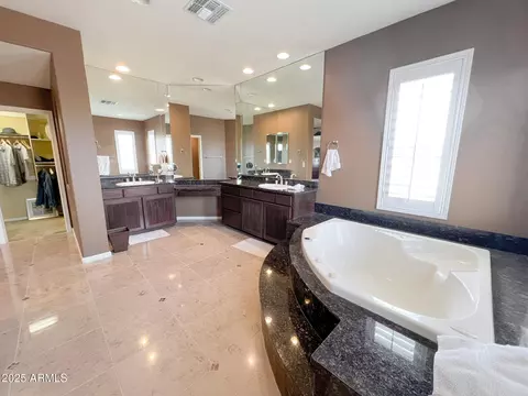 Bath - 3912 E Williams Dr, Phoenix, AZ 85050 photo 2 of 5