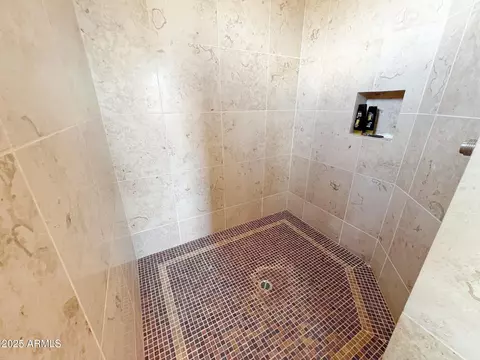 Bath - 3912 E Williams Dr, Phoenix, AZ 85050 photo 3 of 5
