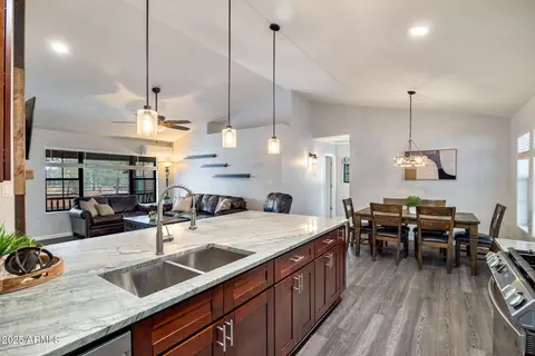 2691 Palomino Trl, Overgaard, AZ 85933