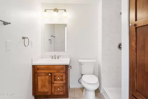 Bath - 1730 W Pershing Ave, Phoenix, AZ 85029 photo 3 of 3