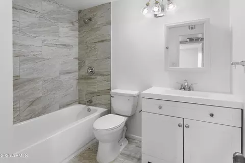 Bath - 1730 W Pershing Ave, Phoenix, AZ 85029 photo 2 of 3