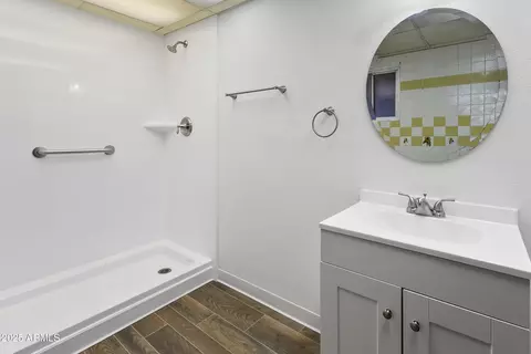 Bath - 1730 W Pershing Ave, Phoenix, AZ 85029 photo 1 of 3