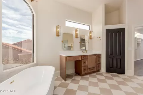 Bath - 11628 S Warcloud Ct, Phoenix, AZ 85044 photo 3 of 6