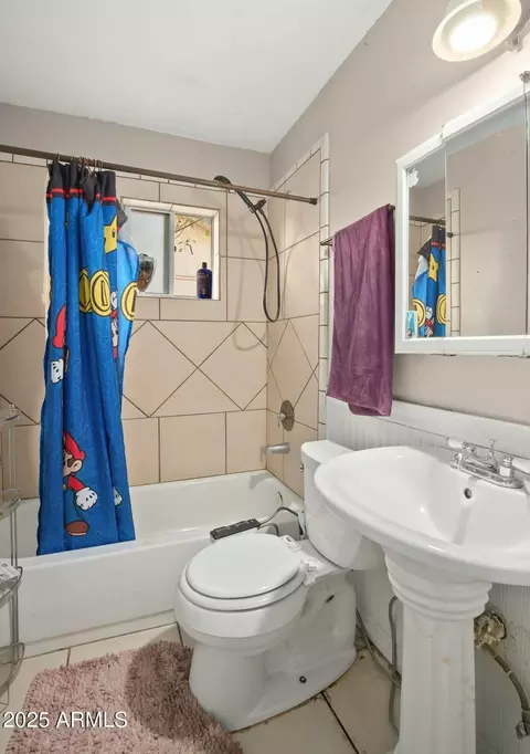 Bath - 3754 E Taylor St, Phoenix, AZ 85008 photo 2 of 2