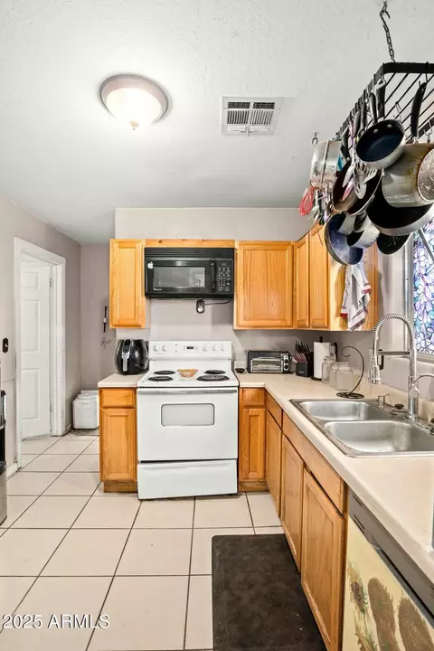 Kitchen - 3754 E Taylor St, Phoenix, AZ 85008 photo 1 of 2