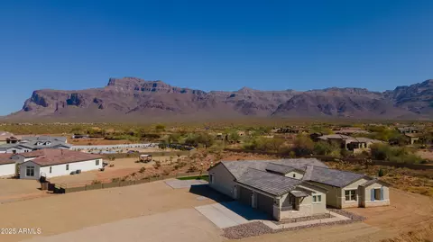 2775 S Baker Dr, Apache Junction, AZ 85119