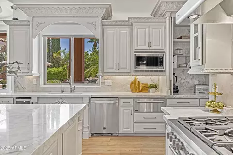 Kitchen - 3937 E Norcroft Cir, Mesa, AZ 85215 photo 4 of 9