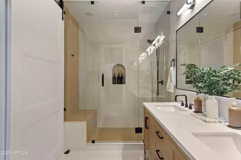 Bath - 3937 E Norcroft Cir, Mesa, AZ 85215 photo 5 of 7