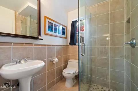 Bath - 7334 N 7th Ave, Phoenix, AZ 85021 photo 2 of 2
