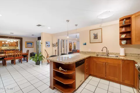 Kitchen - 7334 N 7th Ave, Phoenix, AZ 85021 photo 3 of 4