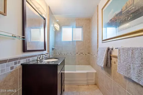 Bath - 7334 N 7th Ave, Phoenix, AZ 85021 photo 1 of 2