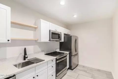 Kitchen - 1716 W Weldon Ave, Phoenix, AZ 85015 photo 1 of 2