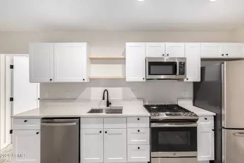 Kitchen - 1716 W Weldon Ave, Phoenix, AZ 85015 photo 2 of 2
