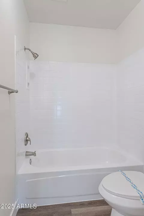 Bath - 433 E Utopia Rd, Phoenix, AZ 85024 photo 5 of 5