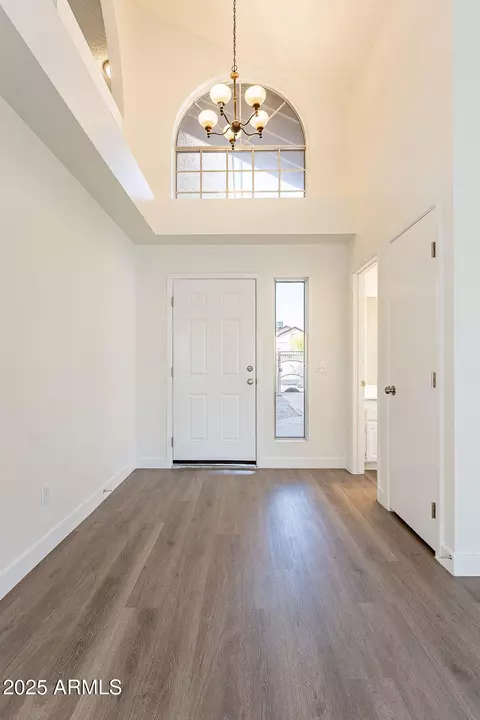 Entry Way - 433 E Utopia Rd, Phoenix, AZ 85024 photo 2 of 2