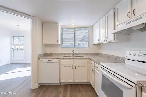 Kitchen - 433 E Utopia Rd, Phoenix, AZ 85024 photo 3 of 4