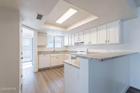 Kitchen - 433 E Utopia Rd, Phoenix, AZ 85024 photo 4 of 4