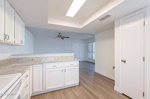 Kitchen - 433 E Utopia Rd, Phoenix, AZ 85024 photo 2 of 4