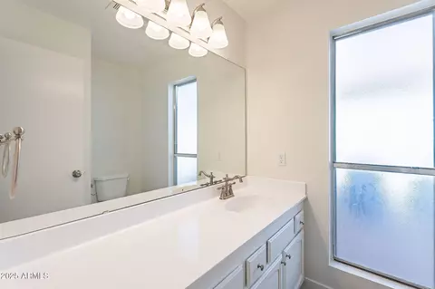 Bath - 433 E Utopia Rd, Phoenix, AZ 85024 photo 1 of 5