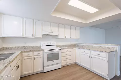 Kitchen - 433 E Utopia Rd, Phoenix, AZ 85024 photo 1 of 4