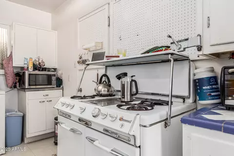 Kitchen - 1217 Edgemont Ave, Phoenix, AZ 85006 photo 2 of 2