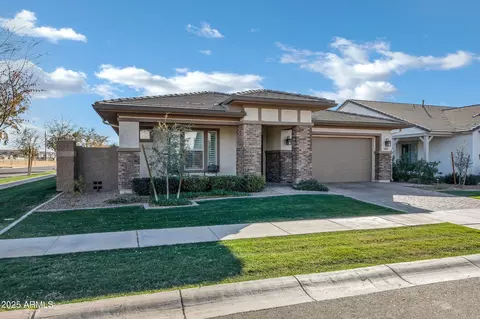 Exterior - 3947 E Austin Dr, Gilbert, AZ 85296 photo 2 of 20