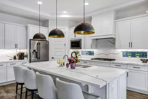 Kitchen - 3947 E Austin Dr, Gilbert, AZ 85296 photo 3 of 9