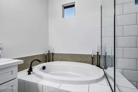 Bath - 3947 E Austin Dr, Gilbert, AZ 85296 photo 4 of 5