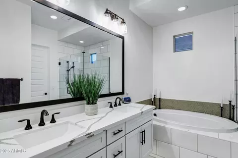 Bath - 3947 E Austin Dr, Gilbert, AZ 85296 photo 3 of 5