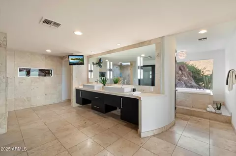 Bath - 4959 E Red Rock Dr, Phoenix, AZ 85018 photo 1 of 6