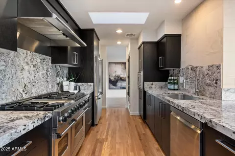 Kitchen - 4959 E Red Rock Dr, Phoenix, AZ 85018 photo 1 of 2