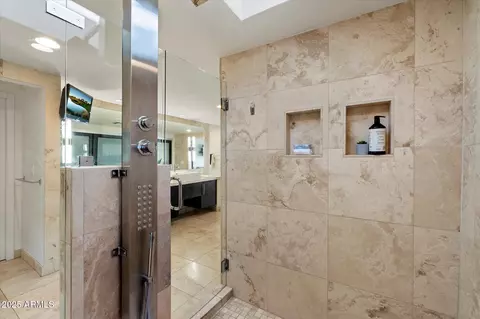 Bath - 4959 E Red Rock Dr, Phoenix, AZ 85018 photo 6 of 6