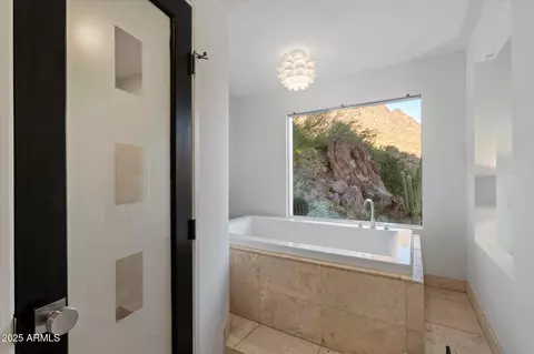 Bath - 4959 E Red Rock Dr, Phoenix, AZ 85018 photo 4 of 6