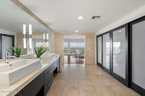 Bath - 4959 E Red Rock Dr, Phoenix, AZ 85018 photo 5 of 6