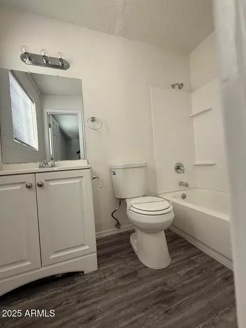 Bath - 801 E Siesta Dr, Phoenix, AZ 85042 photo 1 of 1