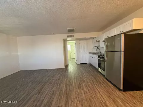 Living - 801 E Siesta Dr, Phoenix, AZ 85042 photo 1 of 2