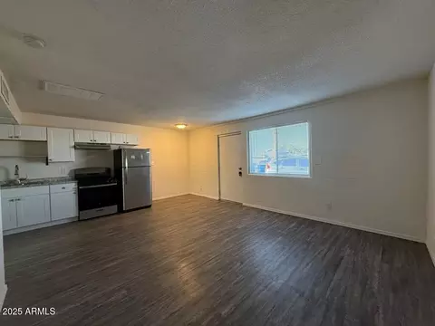 Living - 801 E Siesta Dr, Phoenix, AZ 85042 photo 2 of 2