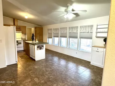 208 E Wagoner Rd, Phoenix, AZ 85022 photo 2