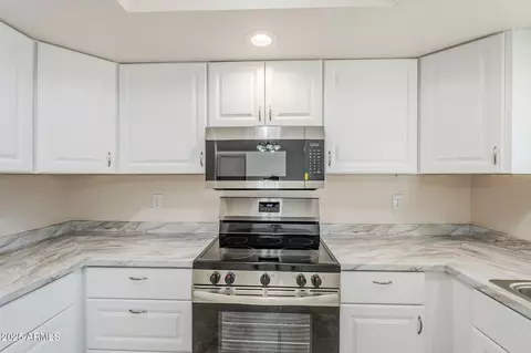 Kitchen - 4702 N 87th Ave, Phoenix, AZ 85037 photo 2 of 6