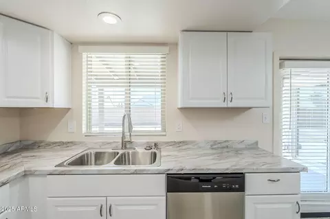 Kitchen - 4702 N 87th Ave, Phoenix, AZ 85037 photo 3 of 6