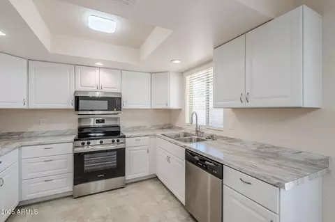 Kitchen - 4702 N 87th Ave, Phoenix, AZ 85037 photo 5 of 6
