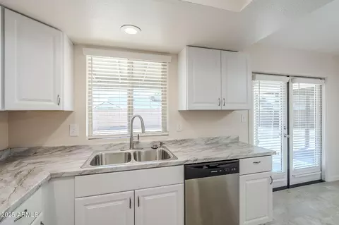 Kitchen - 4702 N 87th Ave, Phoenix, AZ 85037 photo 4 of 6