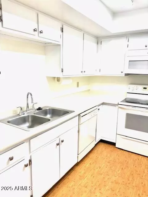 Kitchen - 214 E Ruth Ave #107, Phoenix, AZ 85020 photo 1 of 2