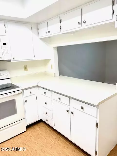Kitchen - 214 E Ruth Ave #107, Phoenix, AZ 85020 photo 2 of 2