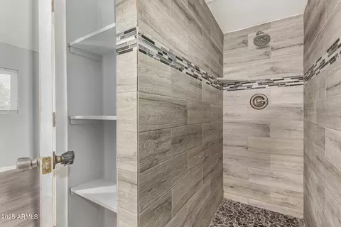Bath - 4205 N 3rd Ave, Phoenix, AZ 85013 photo 2 of 4