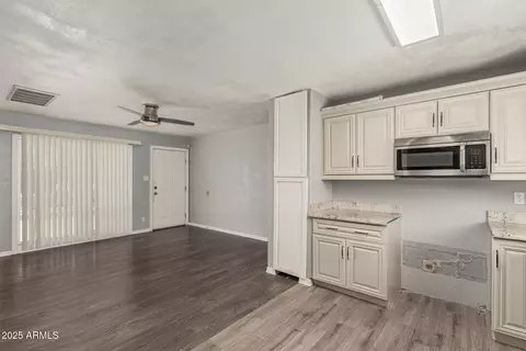 Living - 4205 N 3rd Ave, Phoenix, AZ 85013 photo 5 of 5